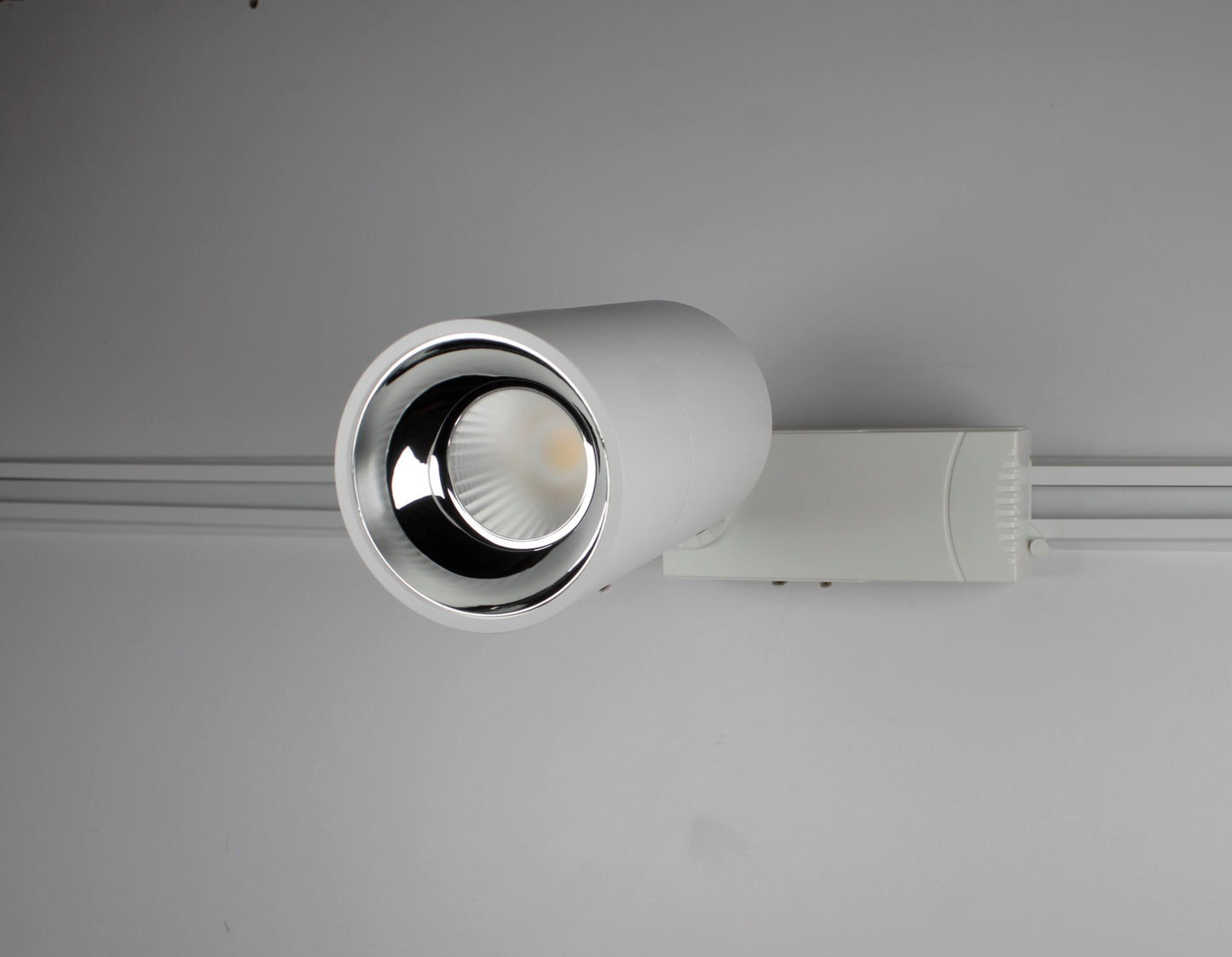 30 Watt White Track light Silver Spot